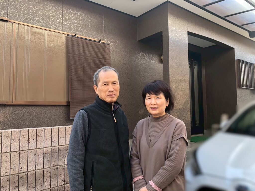 外壁塗装後のお客様の写真